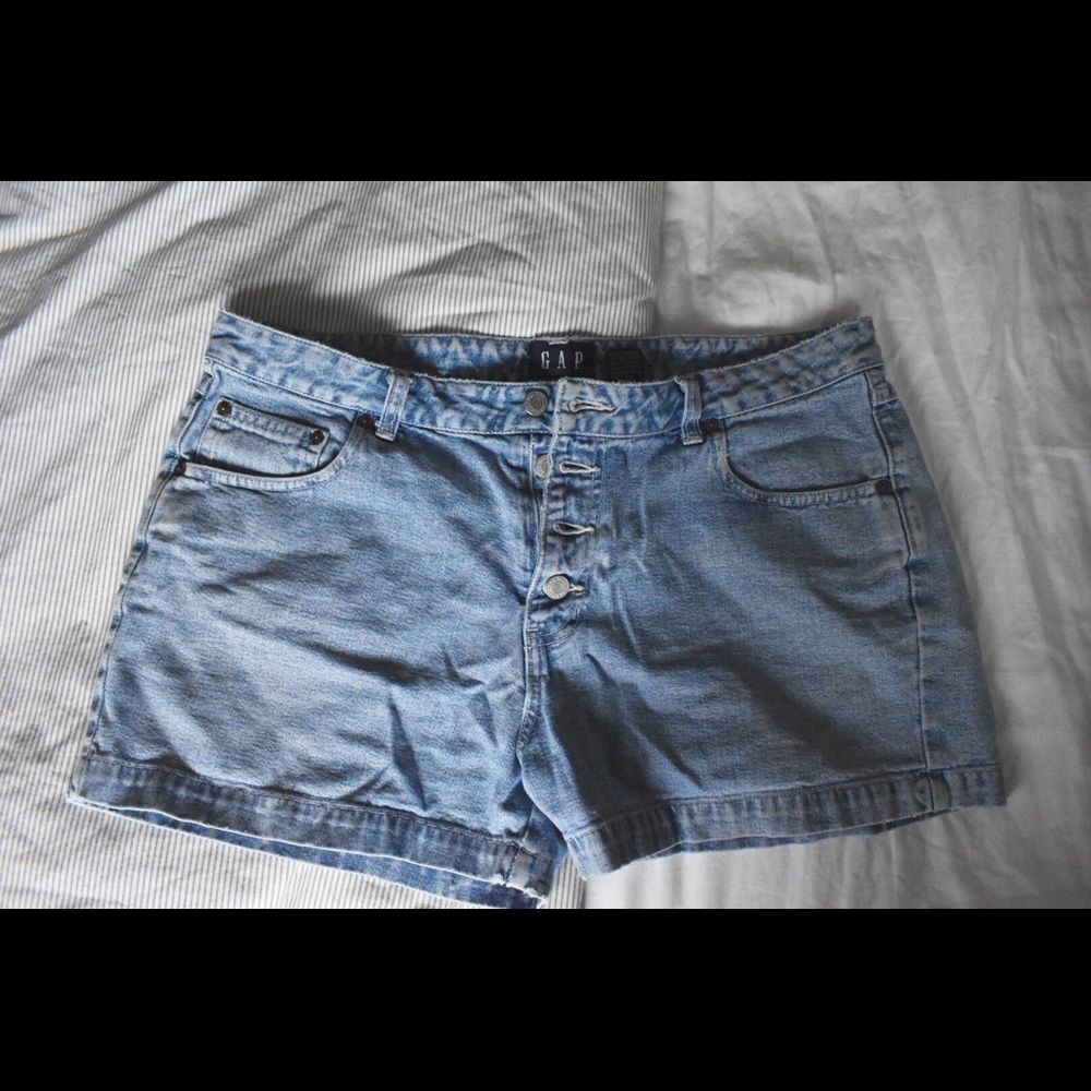 Gap shorts